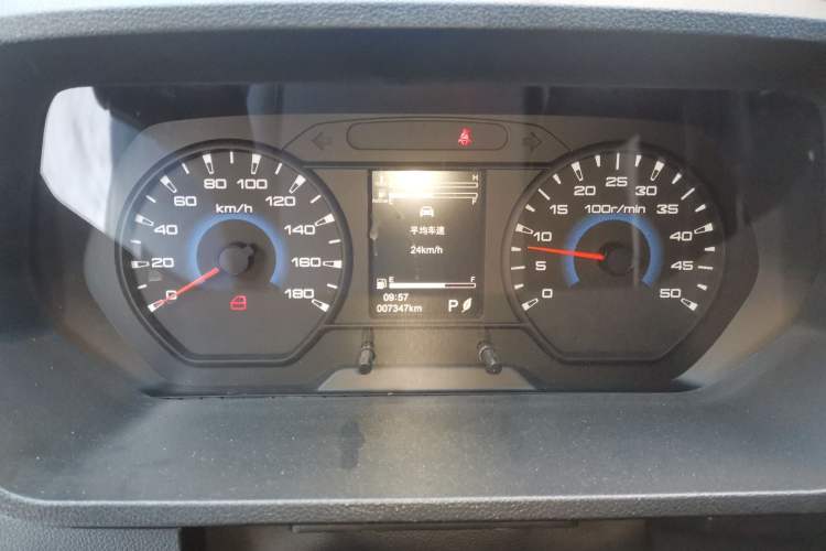 Used Iveco Daily 2023 2.5T A35M1 Multi-Purpose Passenger Vehicle Short Wheelbase Mid-Roof Design Dual Side Sliding Doors Automatic Transmission Instrument Cluster