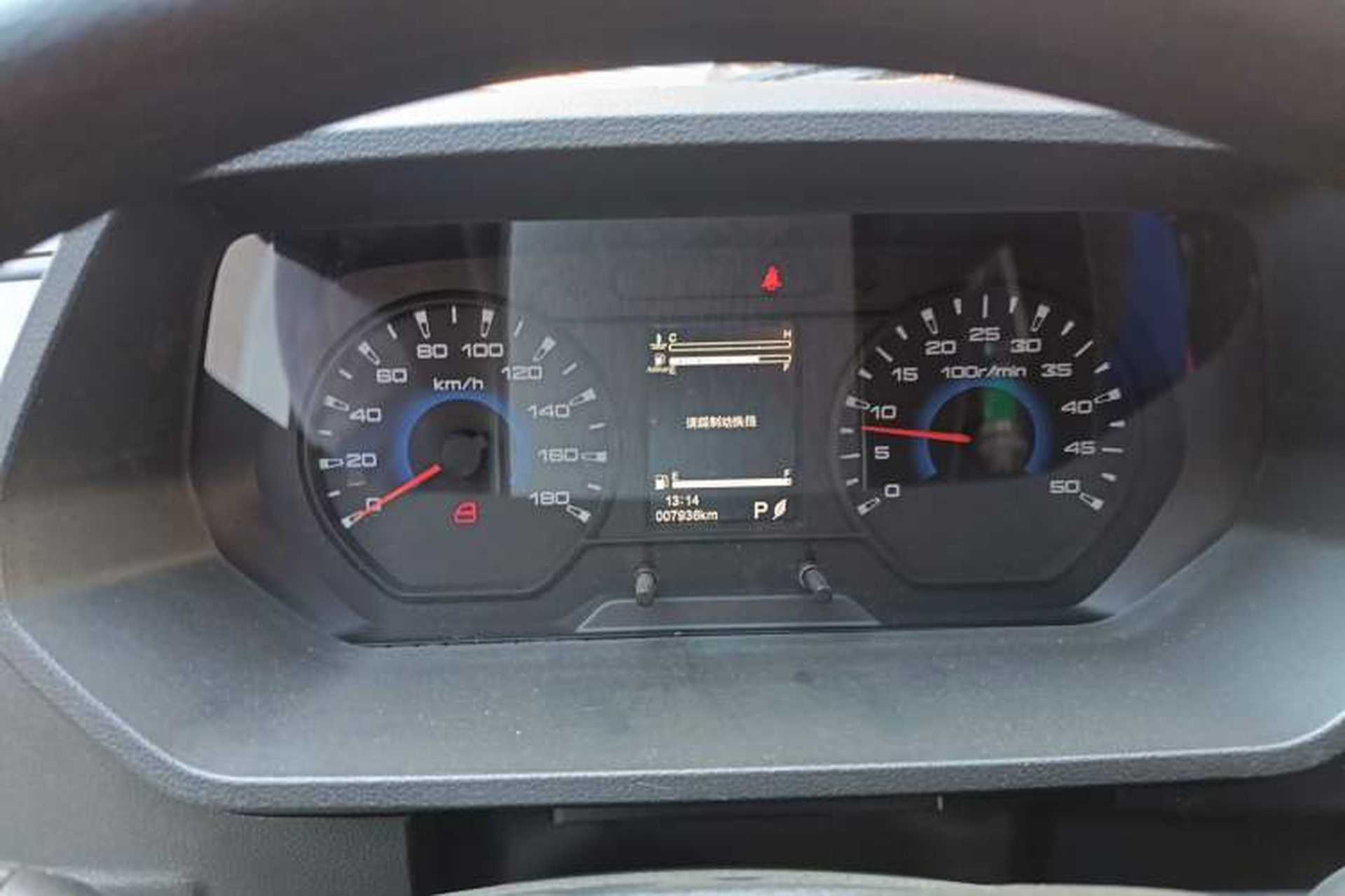 Used Iveco Daily 2023 2.5T A35M1 Multi-Purpose Passenger Vehicle Short Wheelbase Mid-Roof Design Dual Side Sliding Doors Automatic Transmission Instrument Cluster