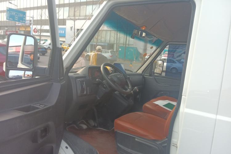 Used Iveco Daily 2023 2.5T A37M1 Long Wheelbase Mid-Roof Dual-Tire Side-Sliding Doors 5-9 Seats Interior 3
