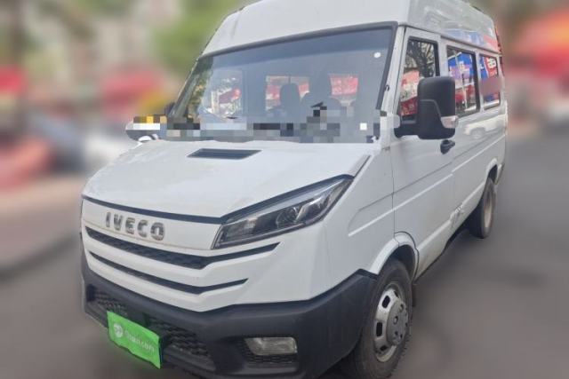 Used Iveco Daily 2023 2.5T A35M1 Short Wheelbase Mid-Roof Dual Tire Side-Sliding Doors 5–9 Seats
