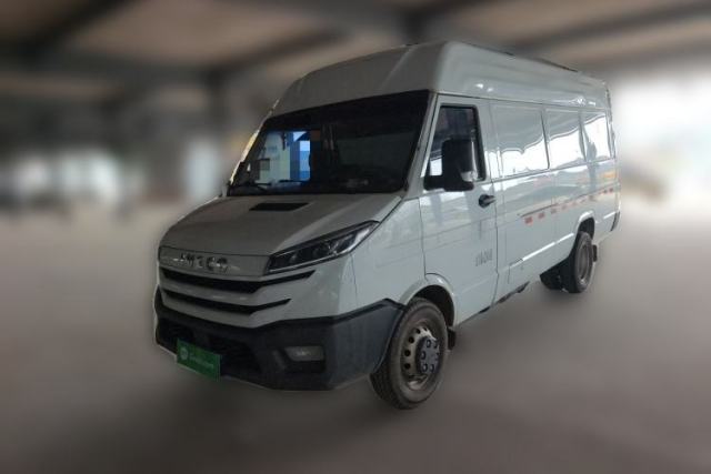 Used Iveco Daily 2023 2.5T V40 Van Long Wheelbase Mid-Roof Dual Tires Manual Doors 2-3 Seater