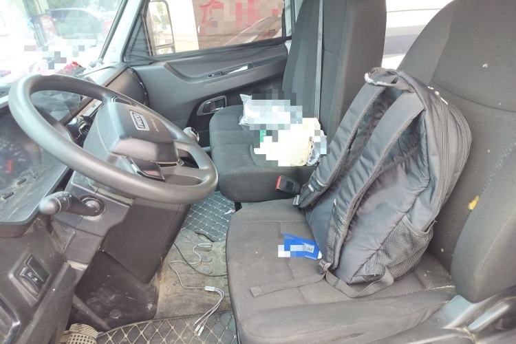 Used Iveco Daily 2023 2.5T A37M1 Long Wheelbase Mid-Height Dual-Tire Side-Sliding Doors 5–9 Seats Left Front Seat