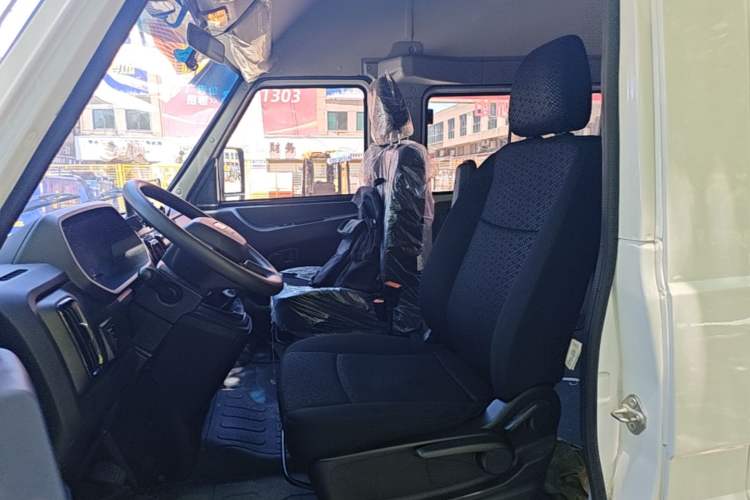 Used Iveco Daily 2023 2.5T A37M1 Long Wheelbase Mid-Roof Dual-Tire Side-Sliding Doors 5-9 Seats Left Front Seat