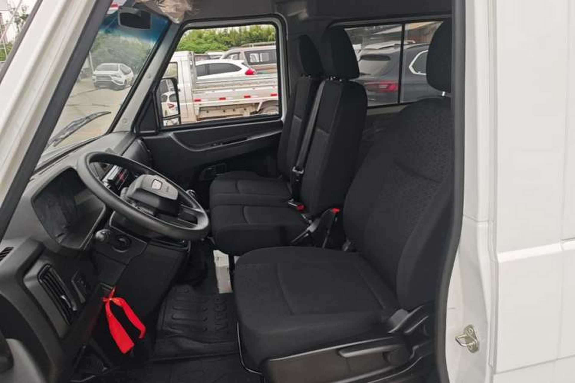 Used Iveco Daily 2023 2.5T A35M1 Short Wheelbase Mid-Roof Dual Tire Side-Sliding Doors 5–9 Seats Left Front Seat