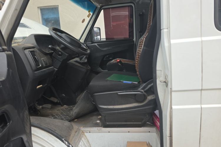 Used Iveco Daily 2023 2.5T A37M1 Long Wheelbase Mid-Roof Dual-Tire Side-Sliding Doors 5-9 Seats Left Front Seat