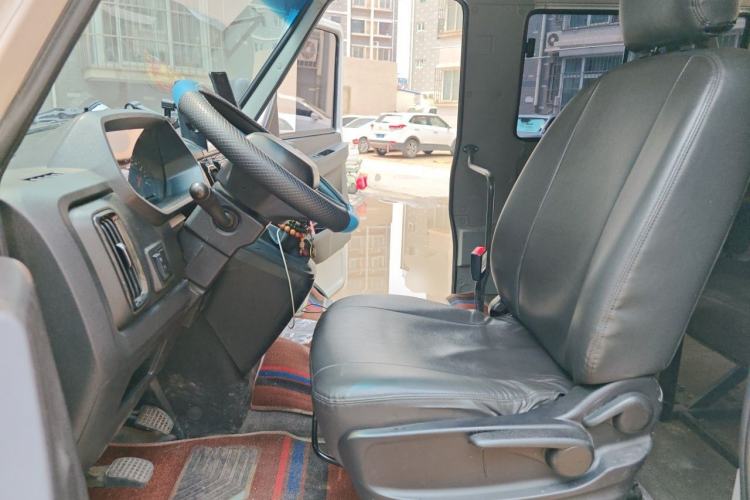 Used Iveco Daily 2023 2.5T A35M1 Short Wheelbase Mid-Height Single-Tire Manual Door – 5 to 9 Seats Left Front Seat