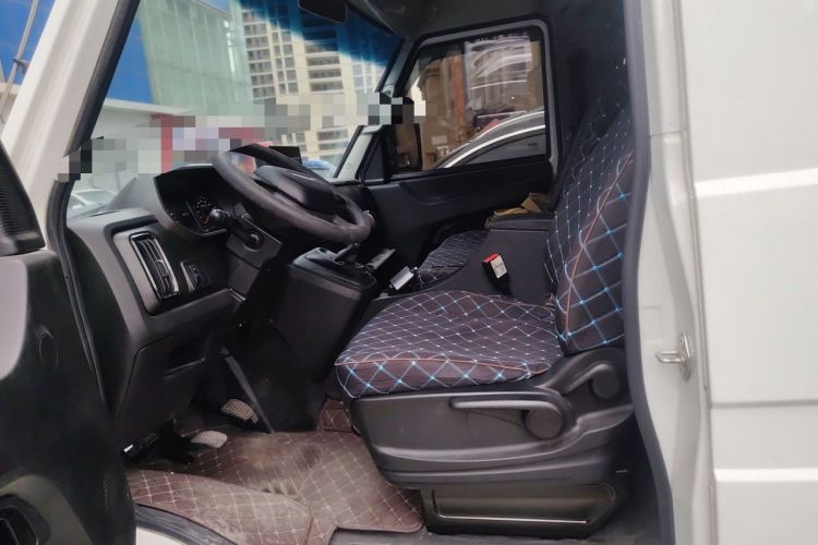 Used Iveco Daily 2023 2.5T A35M1 Short Wheelbase Mid-Height Single-Tire Manual Door – 5 to 9 Seats Left Front Seat
