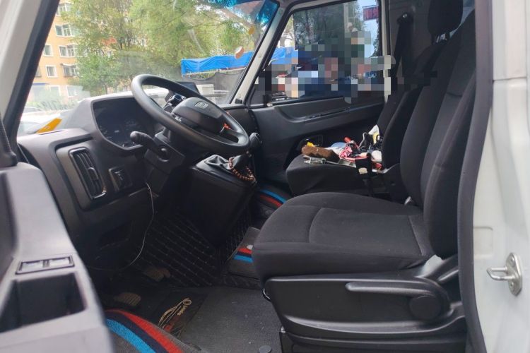 Used Iveco Daily 2023 2.5T A37M1 Long Wheelbase Mid-Roof Dual-Tire Side-Sliding Doors 5-9 Seats Left Front Seat