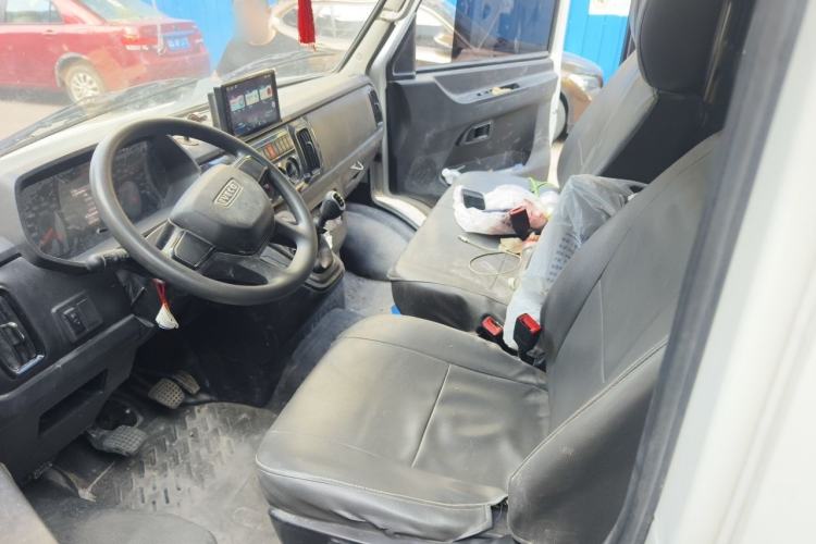 Used Iveco Daily 2023 2.8T V35 Van Short Wheelbase Low Roof Dual Tires Side-Swing Doors 2-3 Seater Left Front Seat