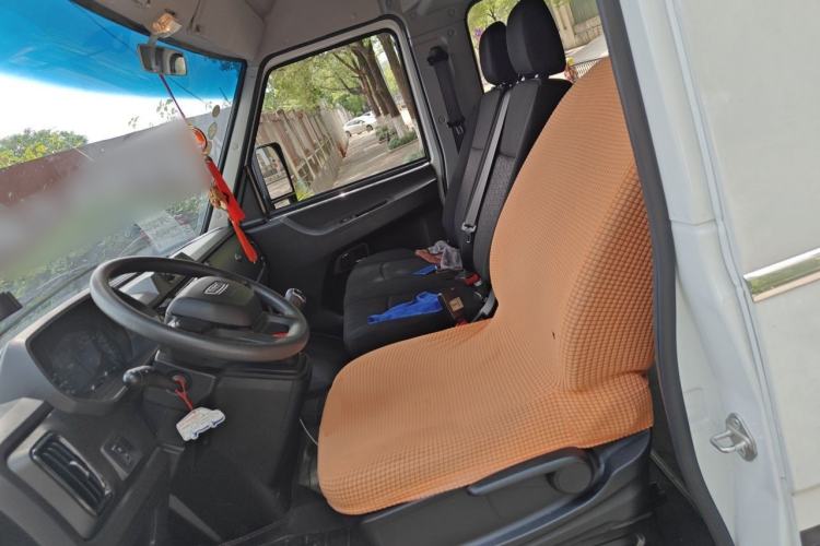 Used Iveco Daily 2023 2.5T A35M1 Short Wheelbase Mid-Height Single-Tire Side-Sliding Door 5–9 Seats Left Front Seat
