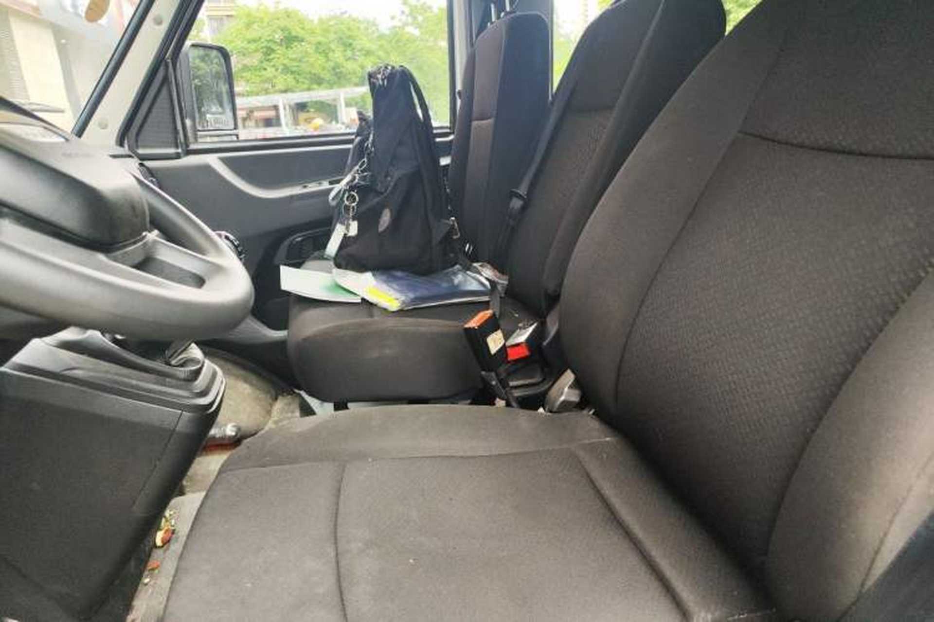 Used Iveco Daily 2023 2.5T A35M1 Short Wheelbase Mid-Roof Dual Tire Side-Sliding Doors 5–9 Seats Left Front Seat