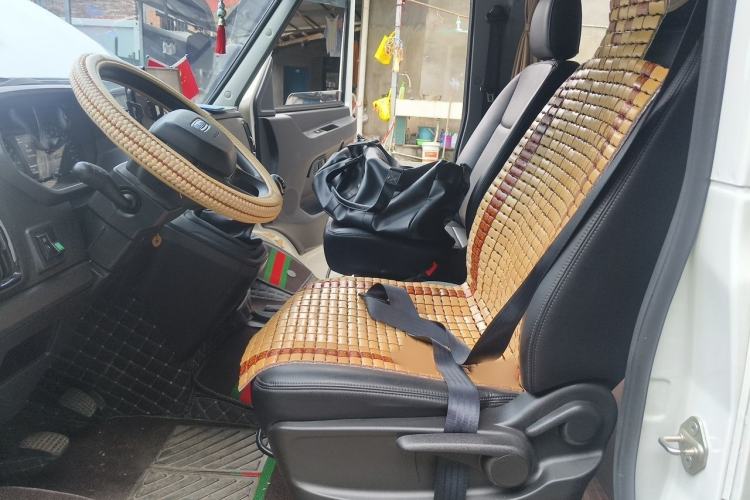 Used Iveco Daily 2023 2.5T A37M1 Long Wheelbase Mid-Height Dual-Tire Manual Door 5-9 Seater Left Front Seat