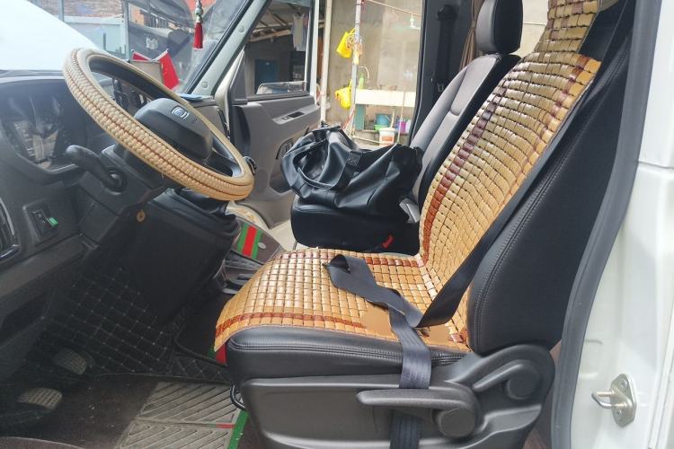 Used Iveco Daily 2023 2.5T A37M1 Long Wheelbase Mid-Height Dual-Tire Manual Door 5-9 Seater Left Front Seat