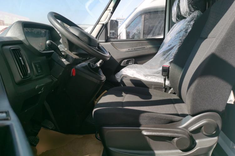 Used Iveco Daily 2023 2.8T V37 Van Long Wheelbase Mid-Roof Dual Tires Manual Doors 2-3 Seater Left Front Seat