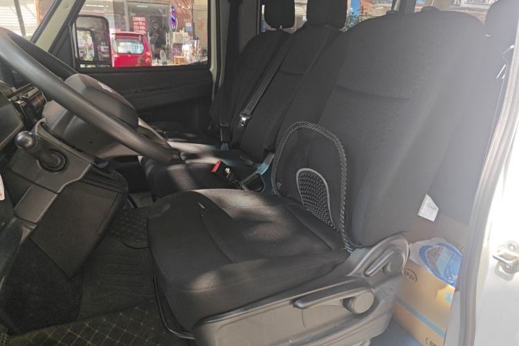 Used Iveco Daily 2023 2.5T A35M1 Short Wheelbase Low-Roof Double-Door Side-Swing Van with 5–9 Seats Left Front Seat