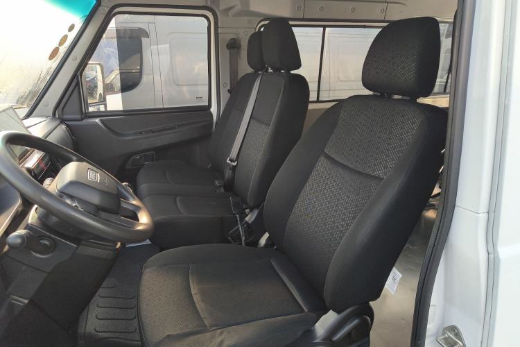 Used Iveco Daily 2023 2.5T A37M1 Long Wheelbase Mid-Roof Dual-Tire Side-Sliding Doors 5-9 Seats Left Front Seat