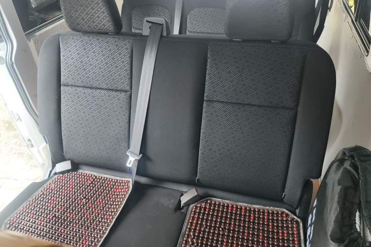 Used Iveco Daily 2023 2.5T A37M1 Long Wheelbase Mid-Height Dual-Tire Manual Door 5-9 Seater Left Rear Seat