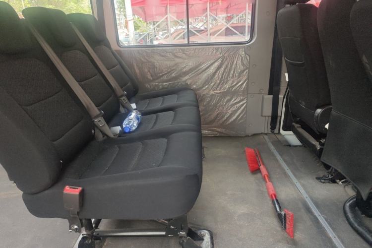 Used Iveco Daily 2023 2.5T A35M1 Short Wheelbase Mid-Roof Dual Tire Side-Sliding Doors 5–9 Seats Left Rear Seat