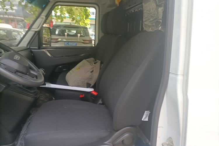 Used Iveco Daily 2023 2.8T V35 Van Short Wheelbase Mid-Roof Design Dual Tires Side-Swing Doors 2-3 Seater Left Rear Seat