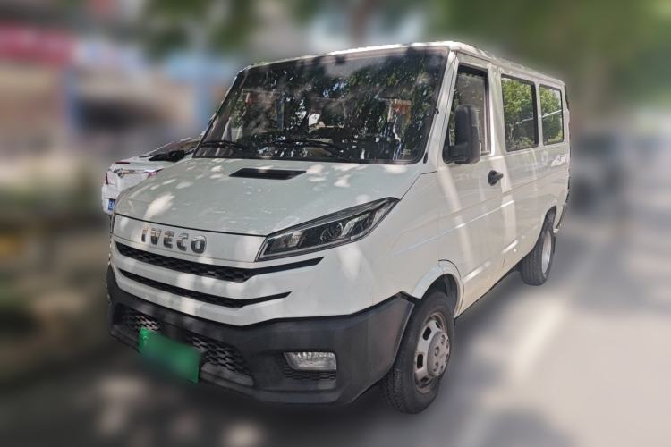Used Iveco Daily 2023 2.5T A35M1 Short Wheelbase Low-Roof Double-Door Side-Swing Van with 5–9 Seats Guazi used car, China used car export, Used car for sale, Used  cars, Cheapest cars for sale