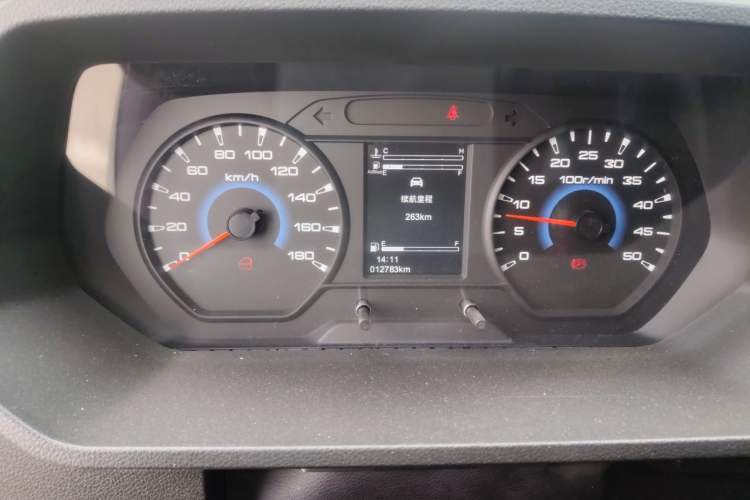 Used Iveco Daily 2023 2.5T A35M1 Short Wheelbase Mid-Height Single-Tire Manual Door – 5 to 9 Seats Odometer Close Up