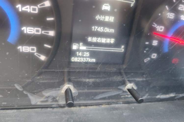 Used Iveco Daily 2023 2.5T A37M1 Long Wheelbase Mid-Roof Dual-Tire Side-Sliding Doors 5-9 Seats Odometer Close Up