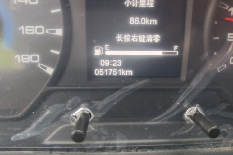 Used Iveco Daily 2023 2.5T A37M1 Multi-Purpose Passenger Vehicle Long Wheelbase Mid-Roof Design Single-Tire Side-Sliding Door Odometer Close Up