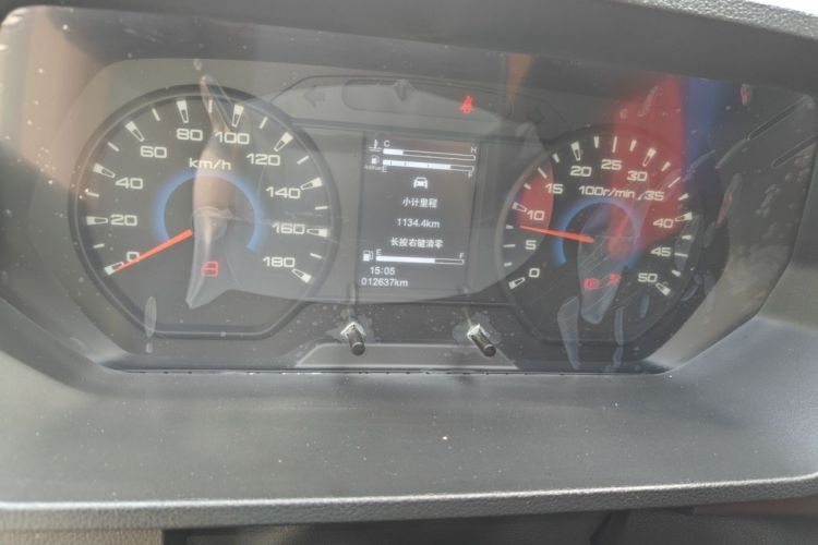 Used Iveco Daily 2023 2.5T A35M1 Short Wheelbase Mid-Height Single-Tire Side-Sliding Door 5–9 Seats Odometer Close Up