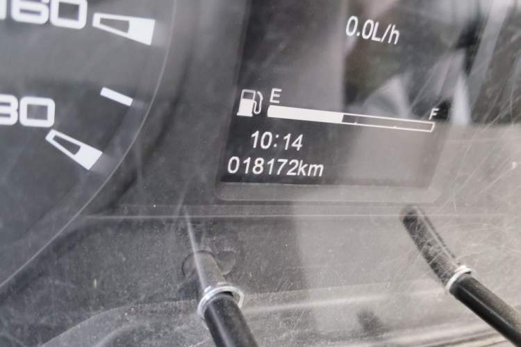 Used Iveco Daily 2023 2.5T A35M1 Short Wheelbase Low-Roof Single-Tire Side-Sliding Door 5-9 Seats Odometer Close Up