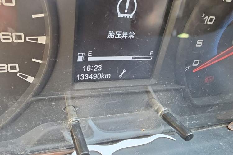 Used Iveco Daily 2023 2.5T A35M1 Short Wheelbase Mid-Height Dual-Tire Manual Door 5-9 Seater Odometer Close Up