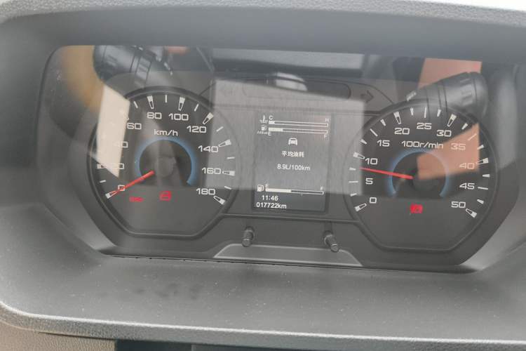 Used Iveco Daily 2023 2.5T A37M1 Long Wheelbase Mid-Height Dual-Tire Manual Door 5-9 Seater Odometer Close Up