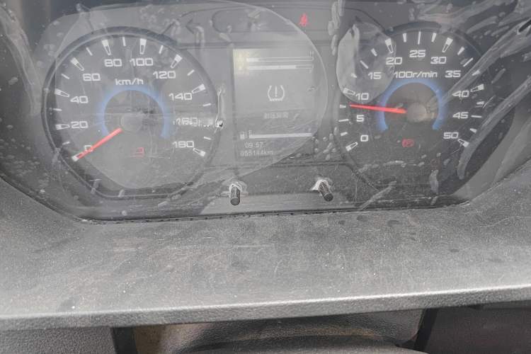 Used Iveco Daily 2023 2.5T A37M1 Long Wheelbase Mid-Roof Dual-Tire Side-Sliding Doors 5-9 Seats Odometer Close Up