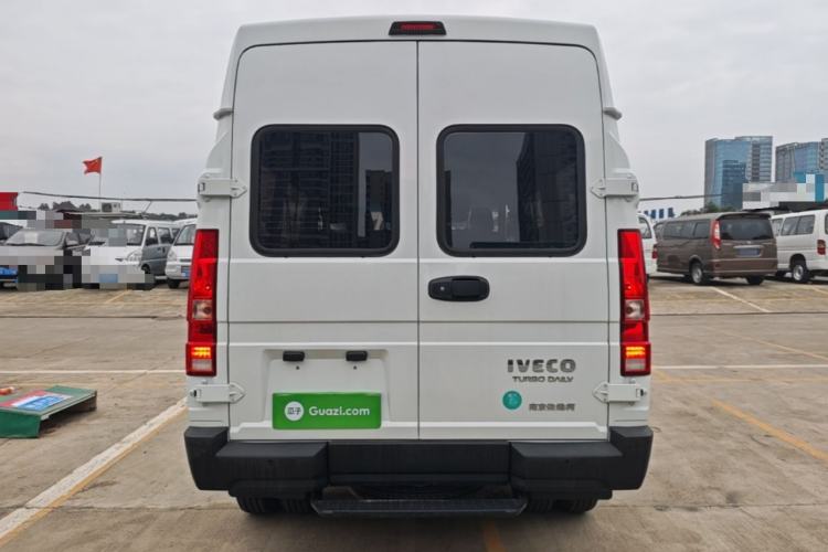 Used Iveco Daily 2023 2.5T A35M1 Short Wheelbase Mid-Roof Dual Tire Side-Sliding Doors 5–9 Seats Rear