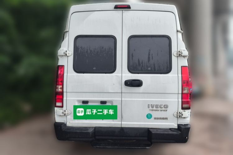 Used Iveco Daily 2023 2.5T A37M1 Long Wheelbase Mid-Roof Dual-Tire Side-Sliding Doors 5-9 Seats Rear