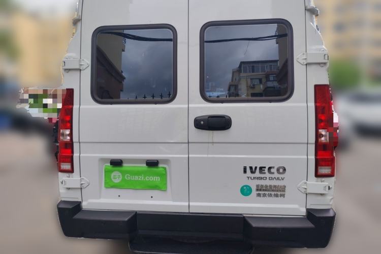 Used Iveco Daily 2023 2.5T A37M1 Long Wheelbase Mid-Roof Dual-Tire Side-Sliding Doors 5-9 Seats Rear