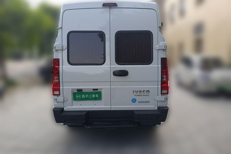 Used Iveco Daily 2023 2.5T A35M1 Short Wheelbase Mid-Height Dual-Tire Manual Door 5-9 Seater Rear