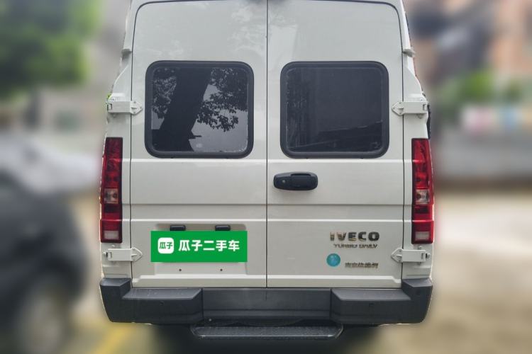 Used Iveco Daily 2023 2.5T A37M1 Long Wheelbase Mid-Height Dual-Tire Manual Door 5-9 Seater Rear