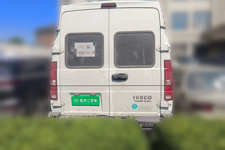 Used Iveco Daily 2023 2.5T A37M1 Long Wheelbase Mid-Roof Dual-Tire Manual-Shift 5-9 Seater Rear
