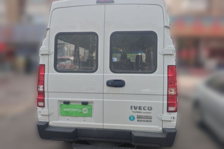 Used Iveco Daily 2023 2.5T A35M1 Short Wheelbase Mid-Roof Dual Tire Side-Sliding Doors 5–9 Seats Rear