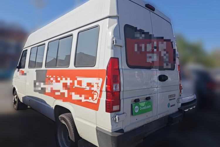 Used Iveco Daily 2023 2.5T A37M1 Long Wheelbase Mid-Roof Dual-Tire Side-Sliding Doors 5-9 Seats Rear Left 45 Deg