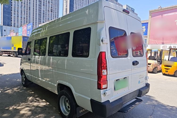 Used Iveco Daily 2023 2.5T A37M1 Long Wheelbase Mid-Roof Dual-Tire Side-Sliding Doors 5-9 Seats Rear Left 45 Deg