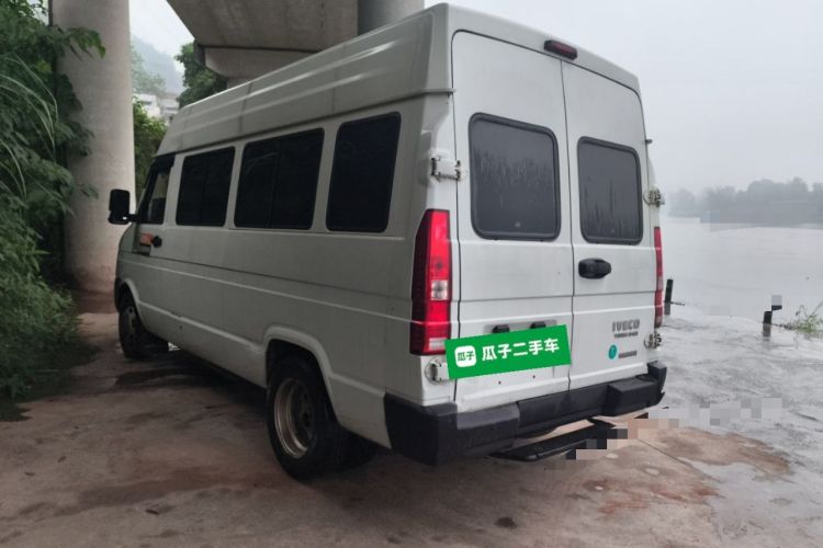 Used Iveco Daily 2023 2.5T A37M1 Long Wheelbase Mid-Roof Dual-Tire Side-Sliding Doors 5-9 Seats Rear Left 45 Deg