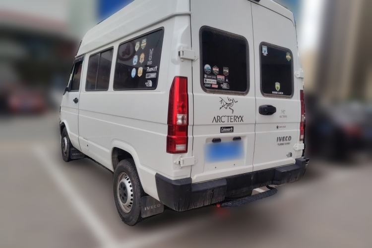 Used Iveco Daily 2023 2.5T A35M1 Short Wheelbase Mid-Height Single-Tire Manual Door – 5 to 9 Seats Rear Left 45 Deg