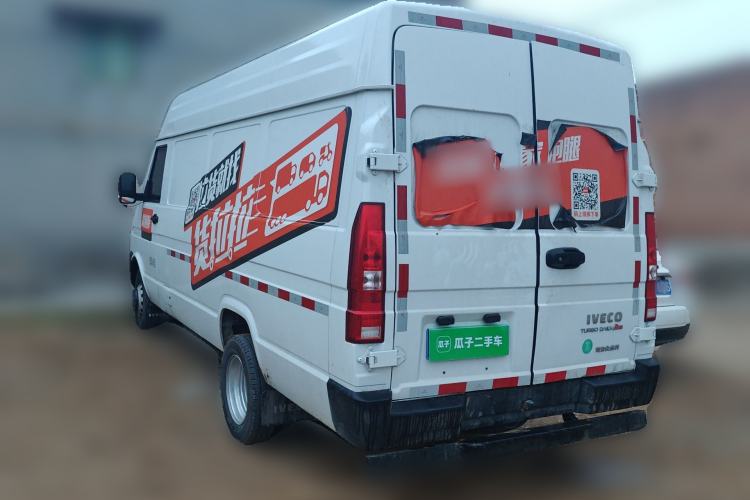 Used Iveco Daily 2023 2.5T V40 Van Long Wheelbase Mid-Roof Design Dual Tires Side-Swing Doors 2-3 Seater Rear Left 45 Deg