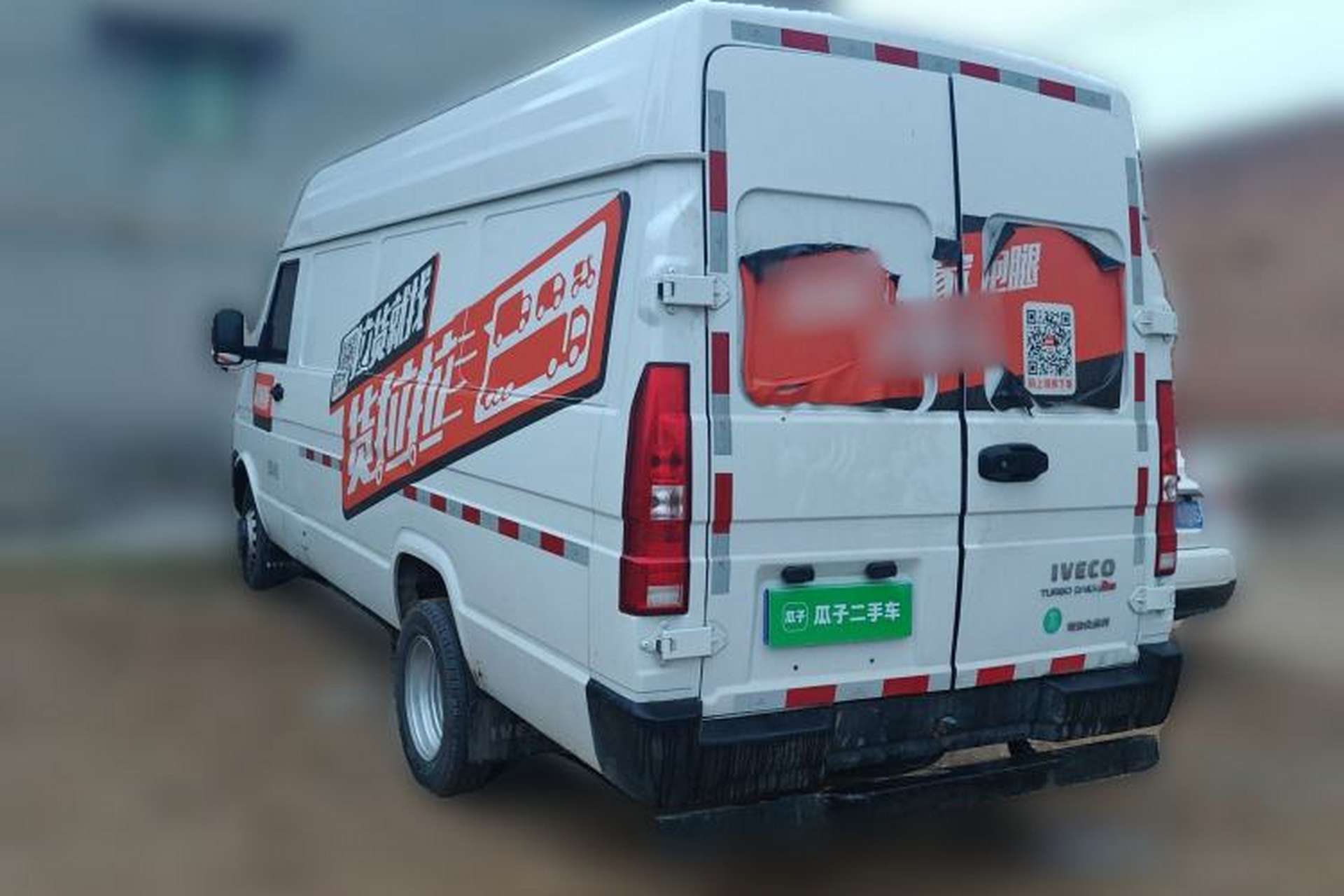 Used Iveco Daily 2023 2.5T V40 Van Long Wheelbase Mid-Roof Design Dual Tires Side-Swing Doors 2-3 Seater Rear Left 45 Deg