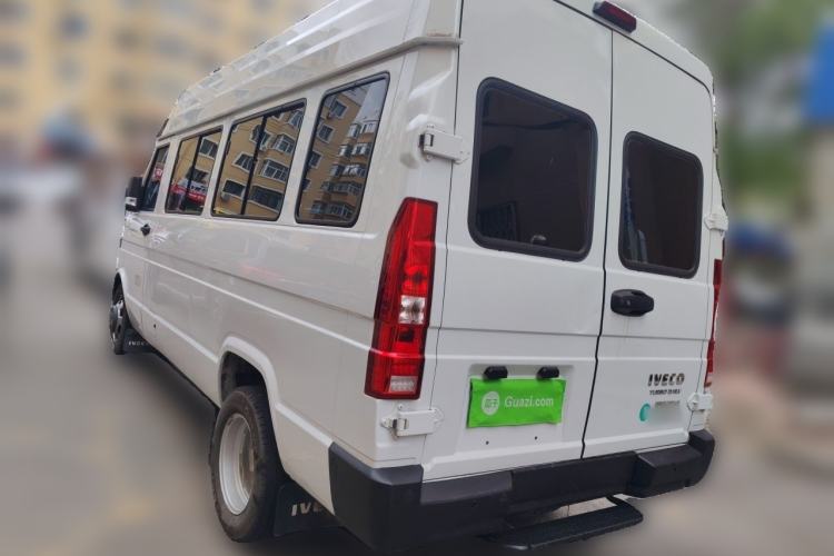 Used Iveco Daily 2023 2.5T A37M1 Long Wheelbase Mid-Roof Dual-Tire Side-Sliding Doors 5-9 Seats Rear Left 45 Deg