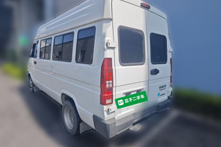 Used Iveco Daily 2023 2.5T A37M1 Long Wheelbase Mid-Height Dual-Tire Side-Sliding Doors 5–9 Seats Rear Left 45 Deg