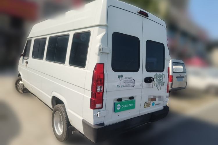 Used Iveco Daily 2023 2.5T A37M1 Long Wheelbase Mid-Roof Dual-Tire Side-Sliding Doors 5-9 Seats Rear Left 45 Deg