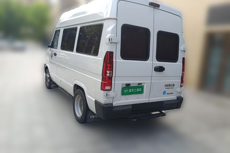Used Iveco Daily 2023 2.5T A35M1 Short Wheelbase Mid-Height Dual-Tire Manual Door 5-9 Seater Rear Left 45 Deg
