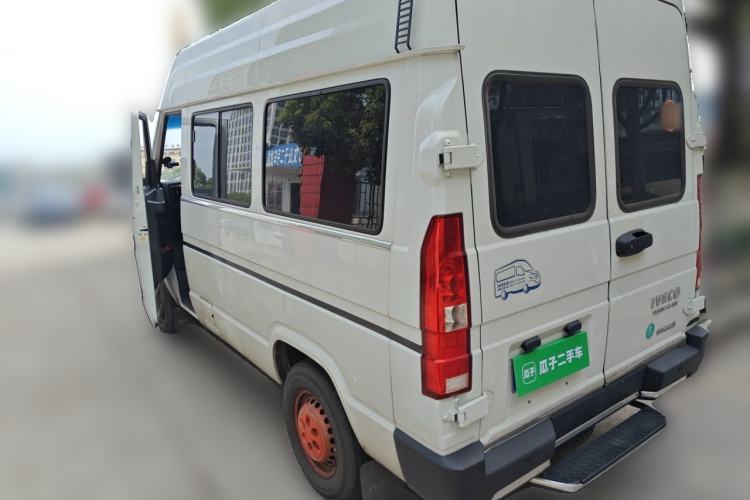 Used Iveco Daily 2023 2.5T A35M1 Short Wheelbase Mid-Height Single-Tire Side-Sliding Door 5–9 Seats Rear Left 45 Deg